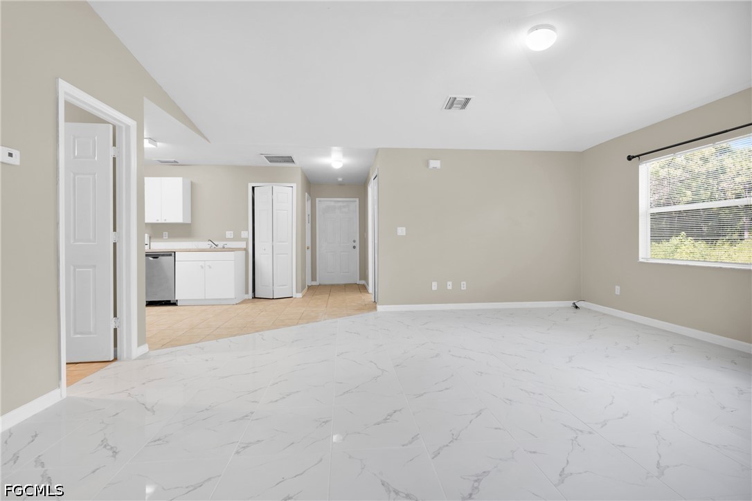 6 Bed Duplex for Sale in Lehigh Acres, photo 2