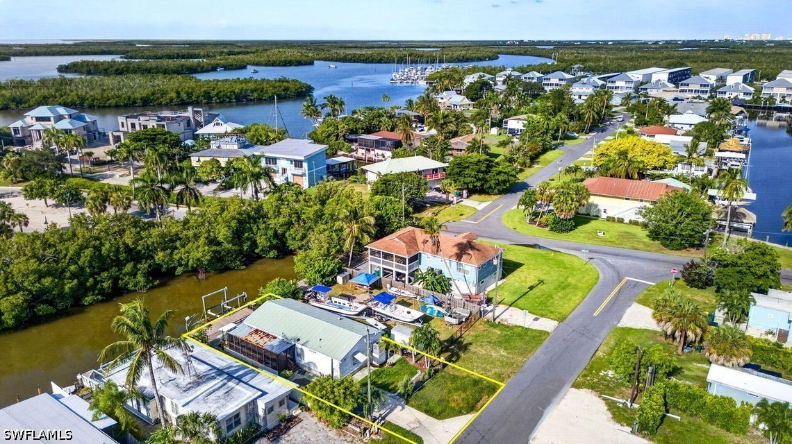 3 Bed Waterfront Home for Sale in Naples, photo 2
