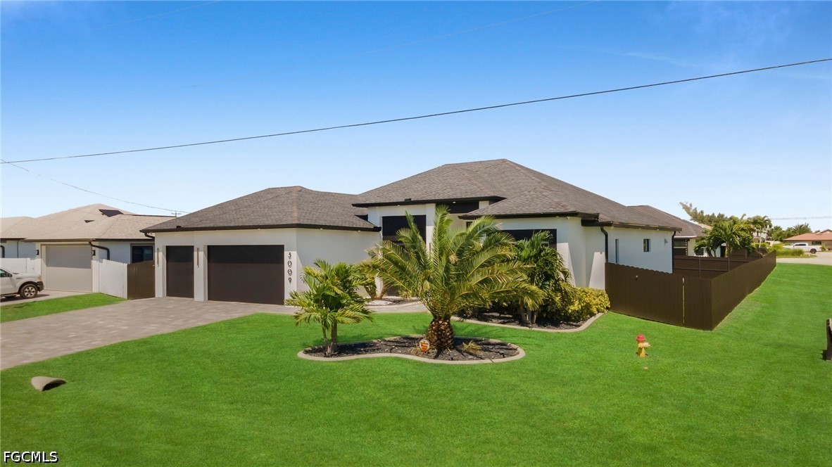 3 Bed Pool Home for Sale in Cape Coral, photo 2