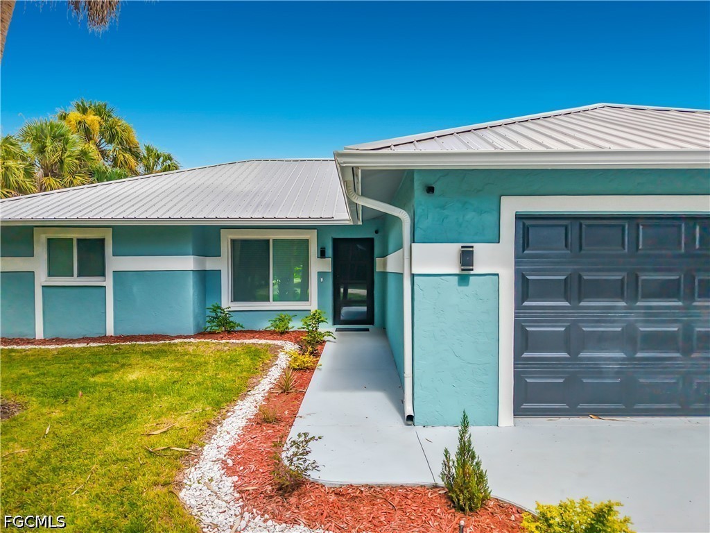 3 Bed Pool Home for Sale in Golden Gate Estates, photo 2