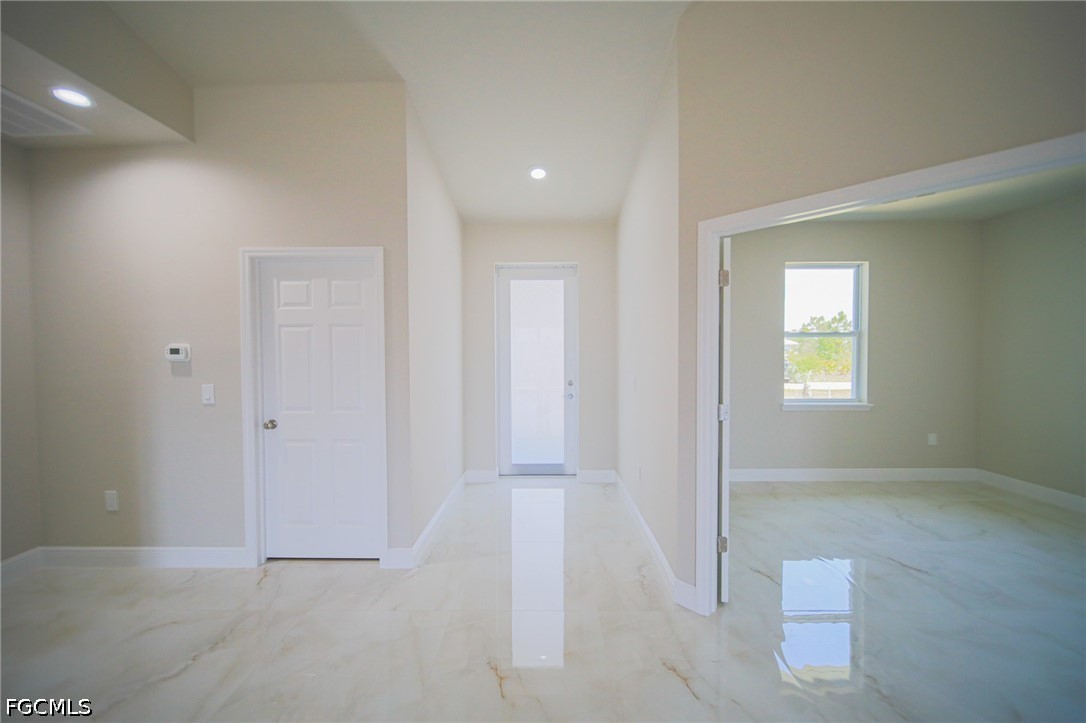 3 Bed SingleFamilyResidence for Sale in Lehigh Acres, photo 2