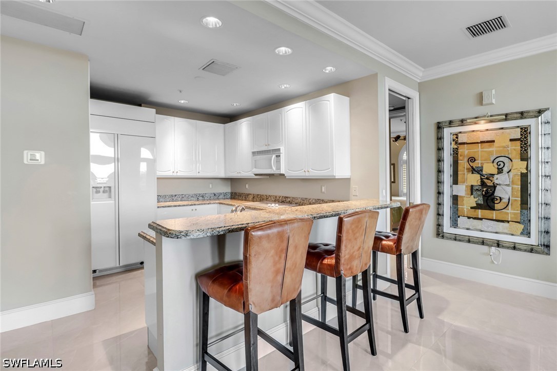 2 Bed Condominium for Sale in Olde Naples, photo 2