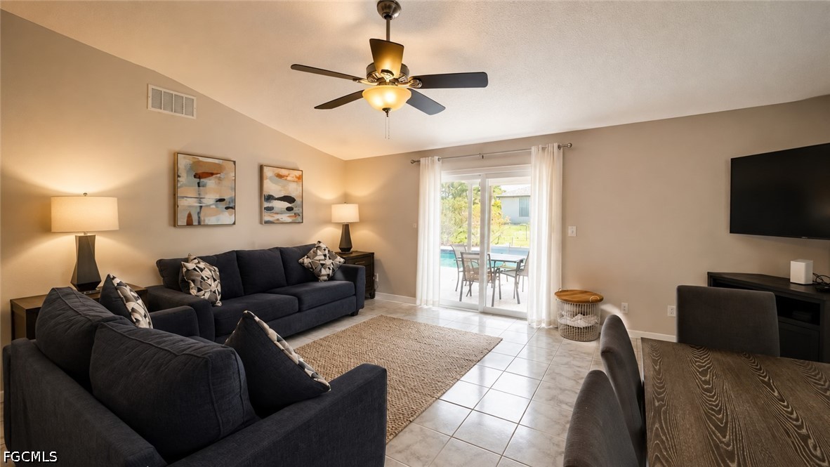 3 Bed Pool Home for Sale in Cape Coral, photo 2
