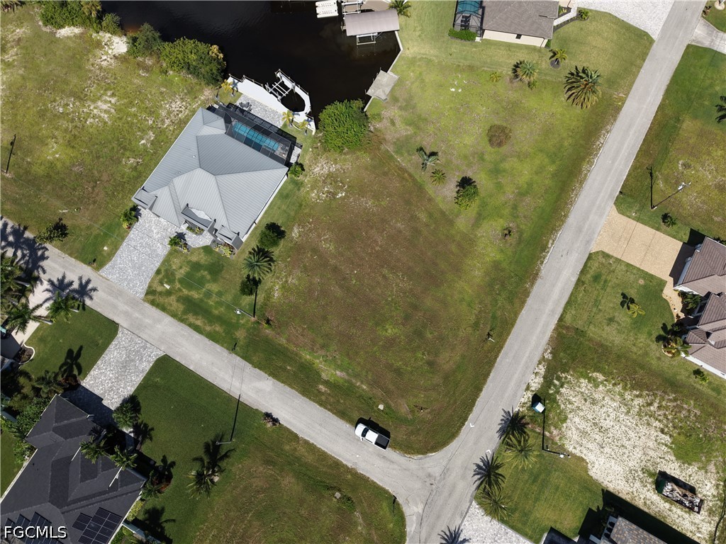 Waterfront Home for Sale in Cape Coral, photo 2