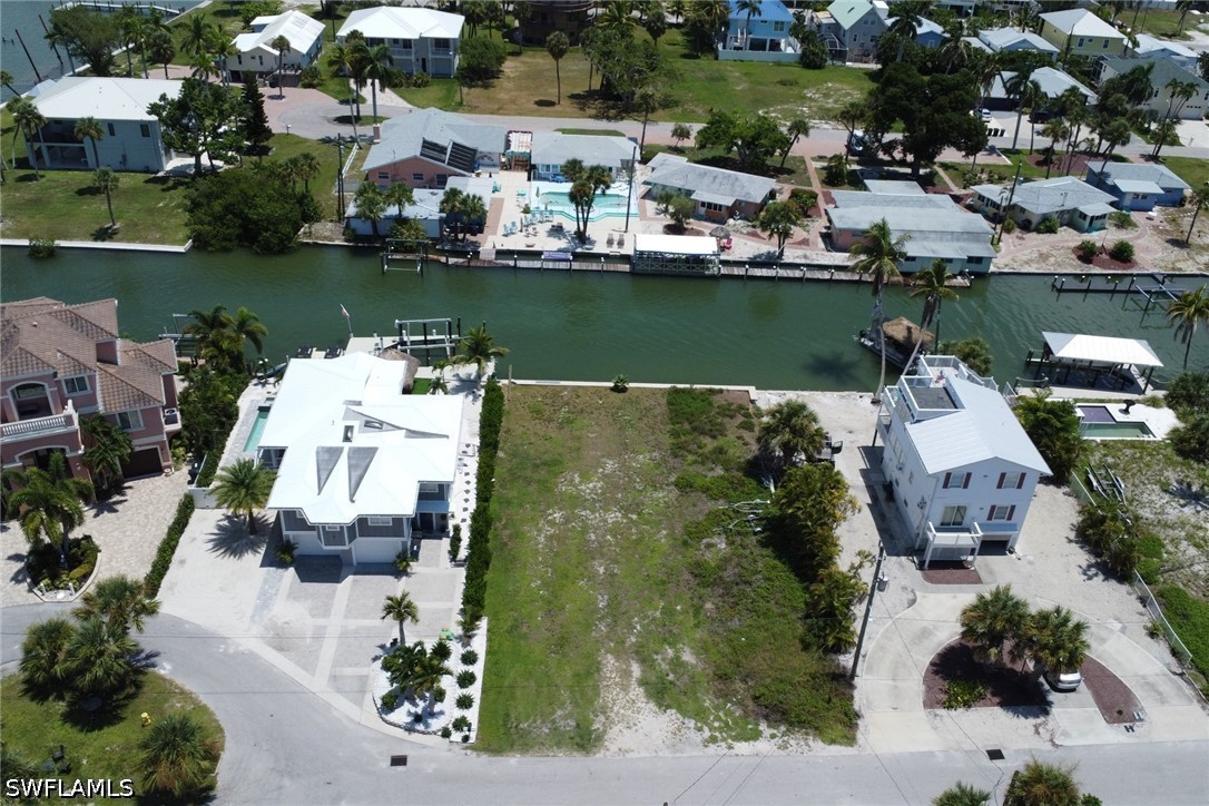 Waterfront Home for Sale in Gulf Bay View, photo 2