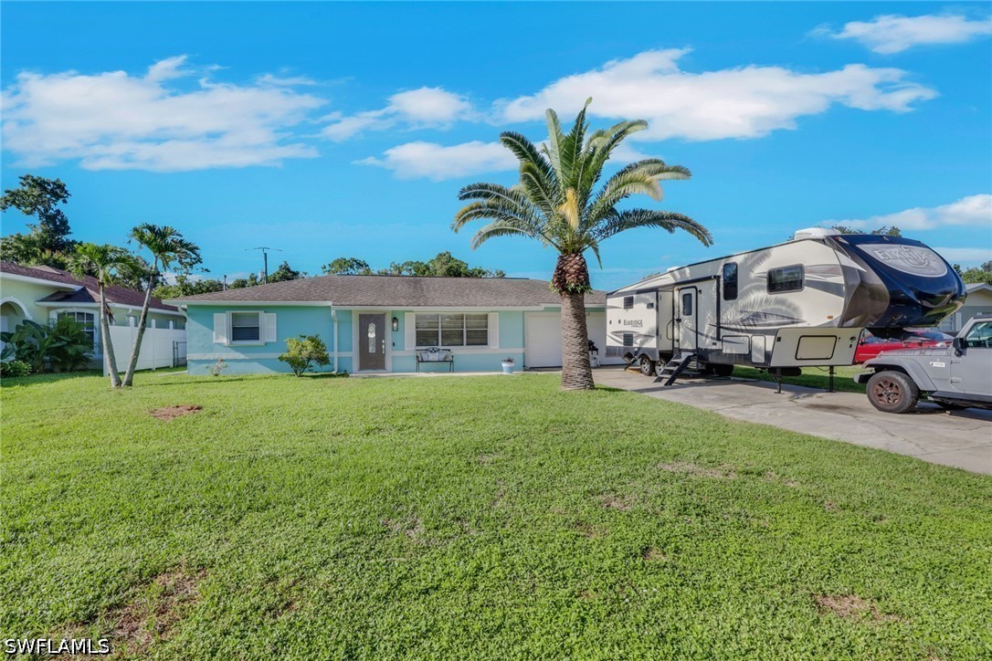 3 Bed Pool Home for Sale in Fort Myers Shores, photo 2
