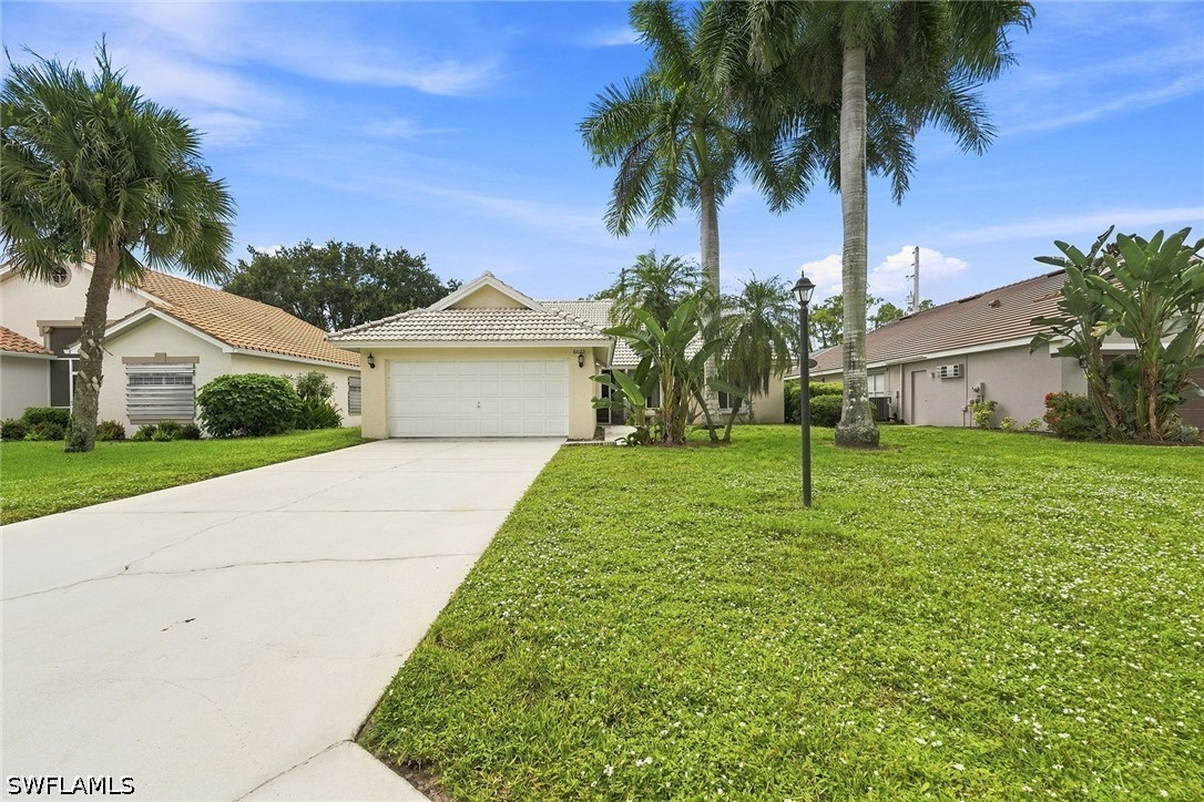 3 Bed SingleFamilyResidence for Sale in Naples, photo 2