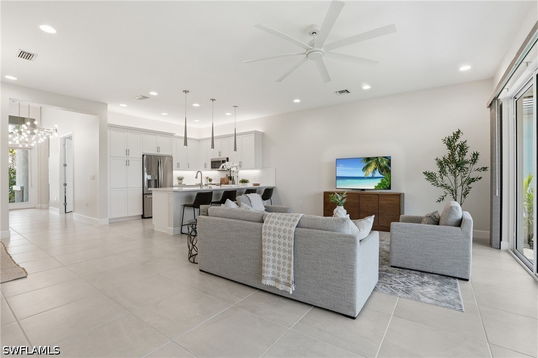 2 Bed Waterfront Home for Sale in Naples, photo 2