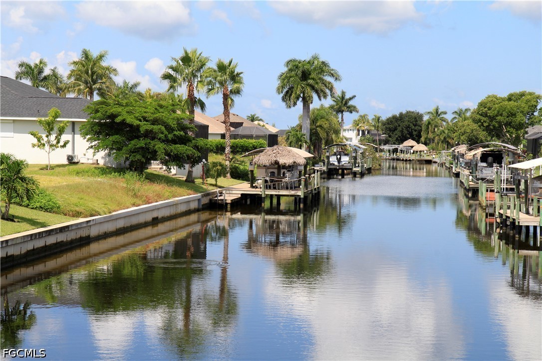 Waterfront Home for Sale in Cape Coral, photo 2