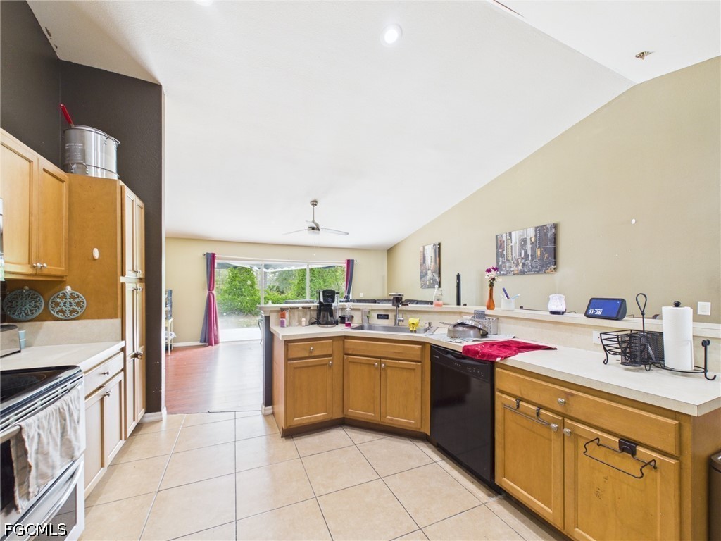 4 Bed SingleFamilyResidence for Sale in Greenbriar, photo 2