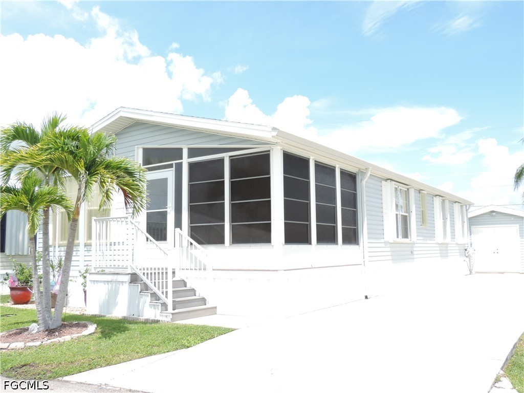 2 Bed ManufacturedHome for Sale in Estero, photo 2