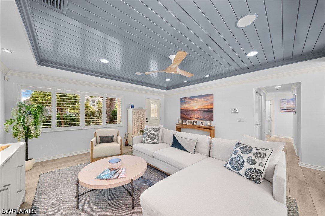 3 Bed Pool Home for Sale in Olde Naples, photo 2