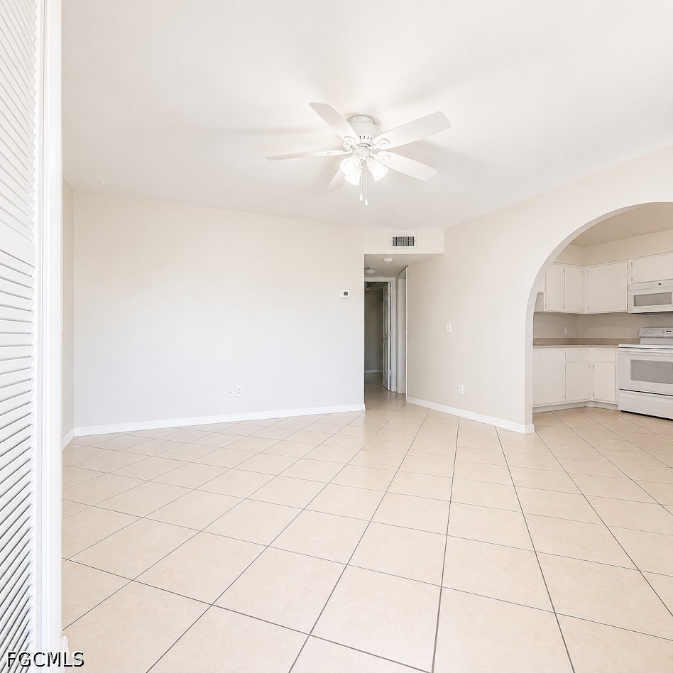 2 Bed Condominium for Sale in Lochmoor, photo 2