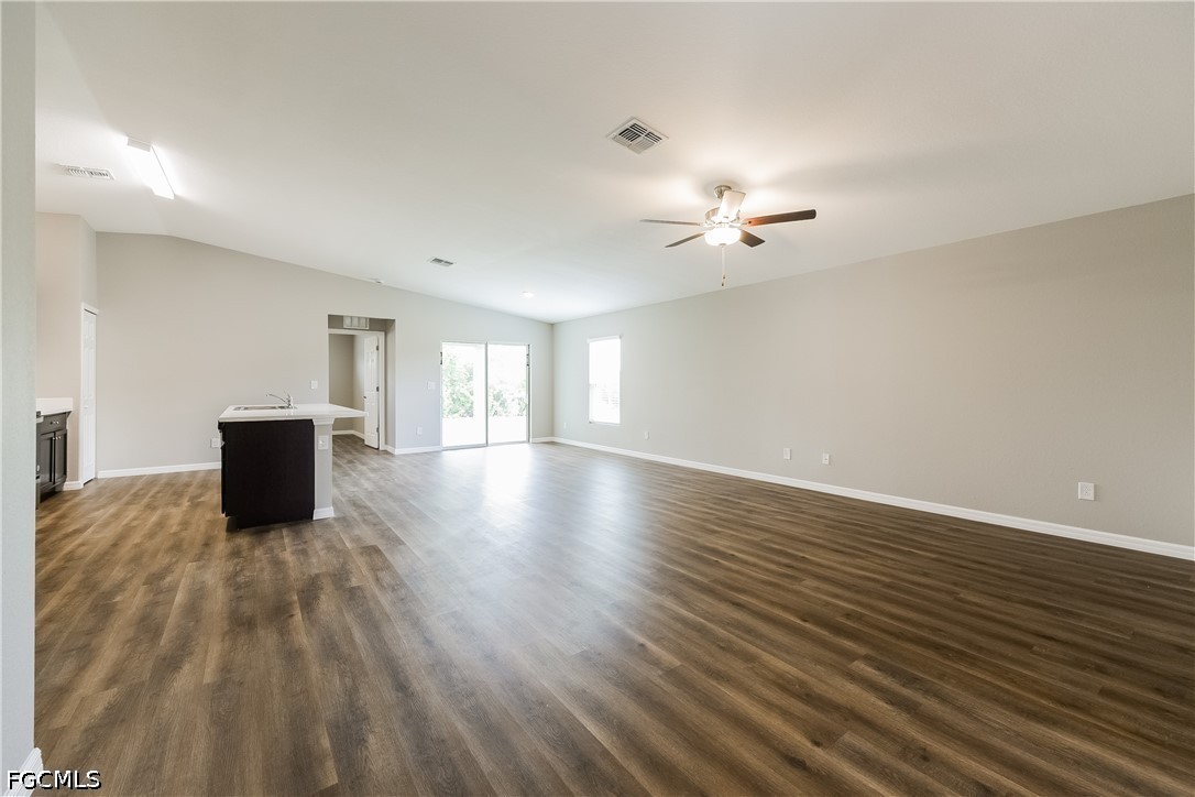 4 Bed SingleFamilyResidence for Sale in Lehigh Acres, photo 2
