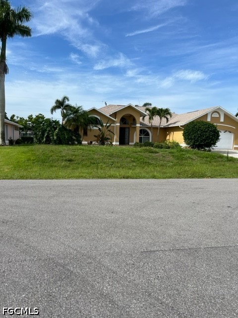 3 Bed Pool Home for Sale in Cape Coral, photo 2