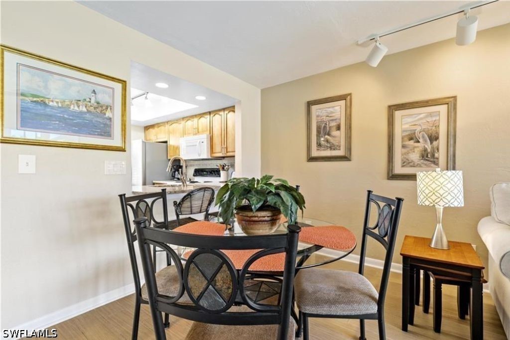 2 Bed Waterfront Home for Sale in Fort Myers, photo 2
