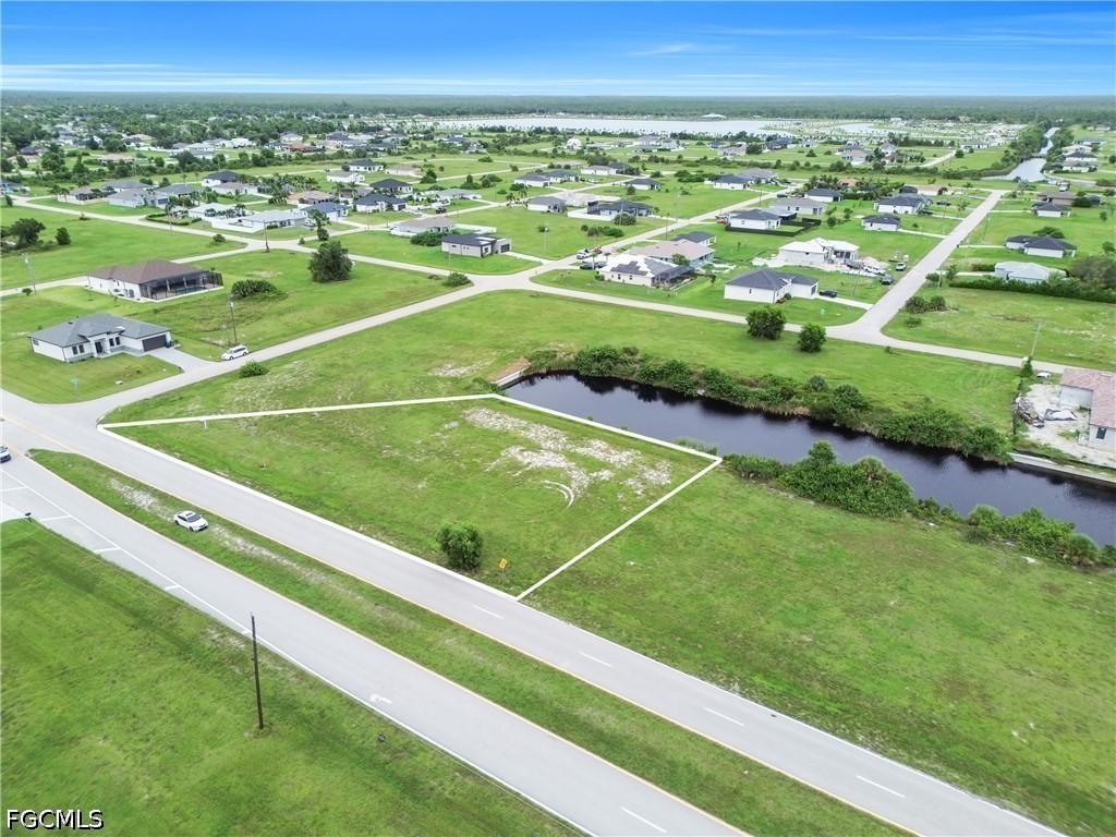 Waterfront Home for Sale in Cape Coral, photo 2