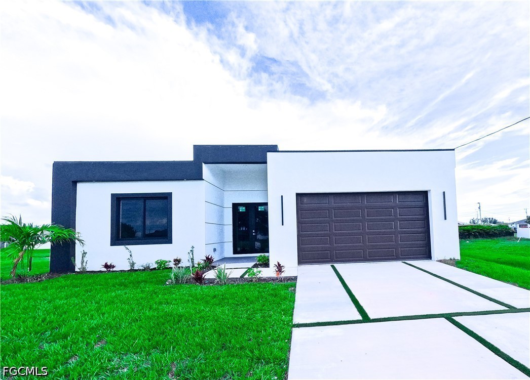 4 Bed SingleFamilyResidence for Sale in Cape Coral, photo 2
