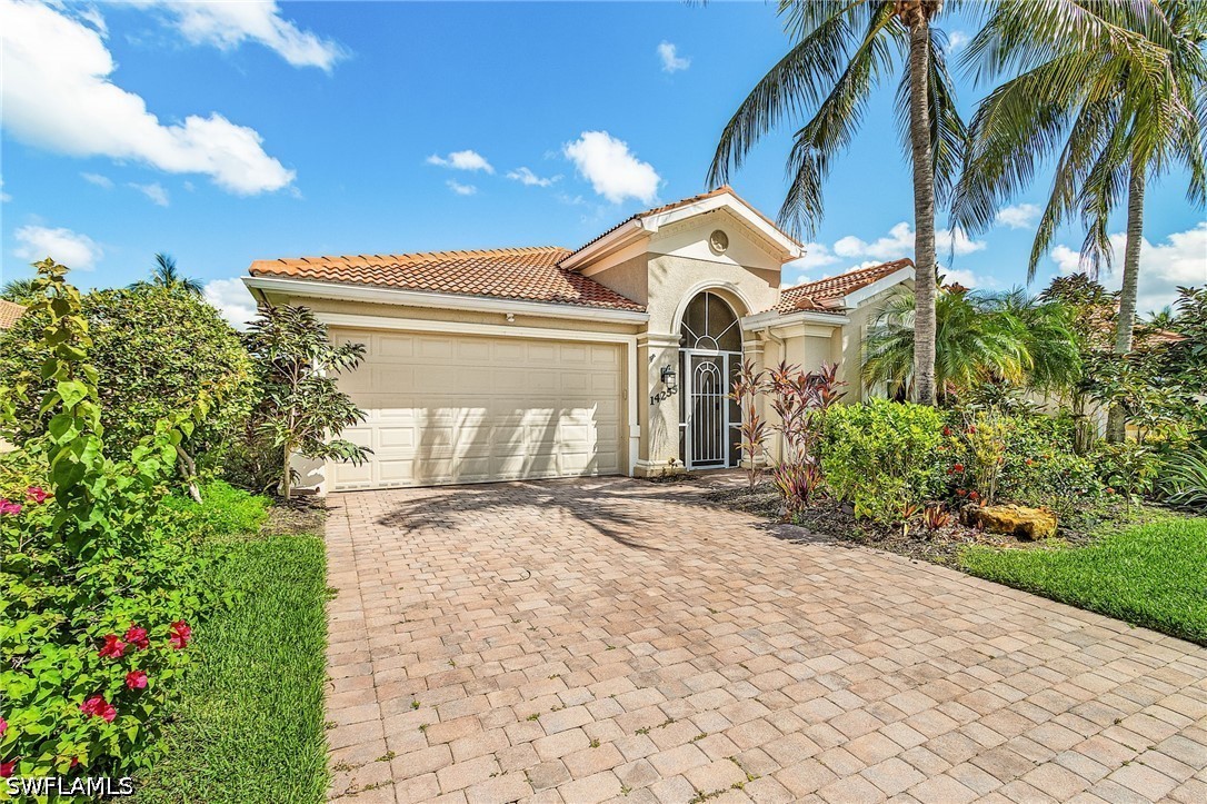 3 Bed Pool Home for Sale in Naples, photo 2