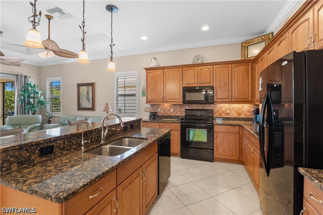 3 Bed Waterfront Home for Sale in Materita, photo 2
