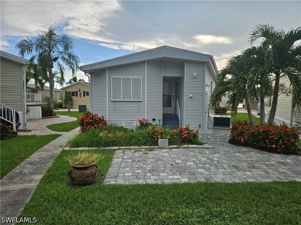 1 Bed ManufacturedHome for Sale in Estero, photo 2