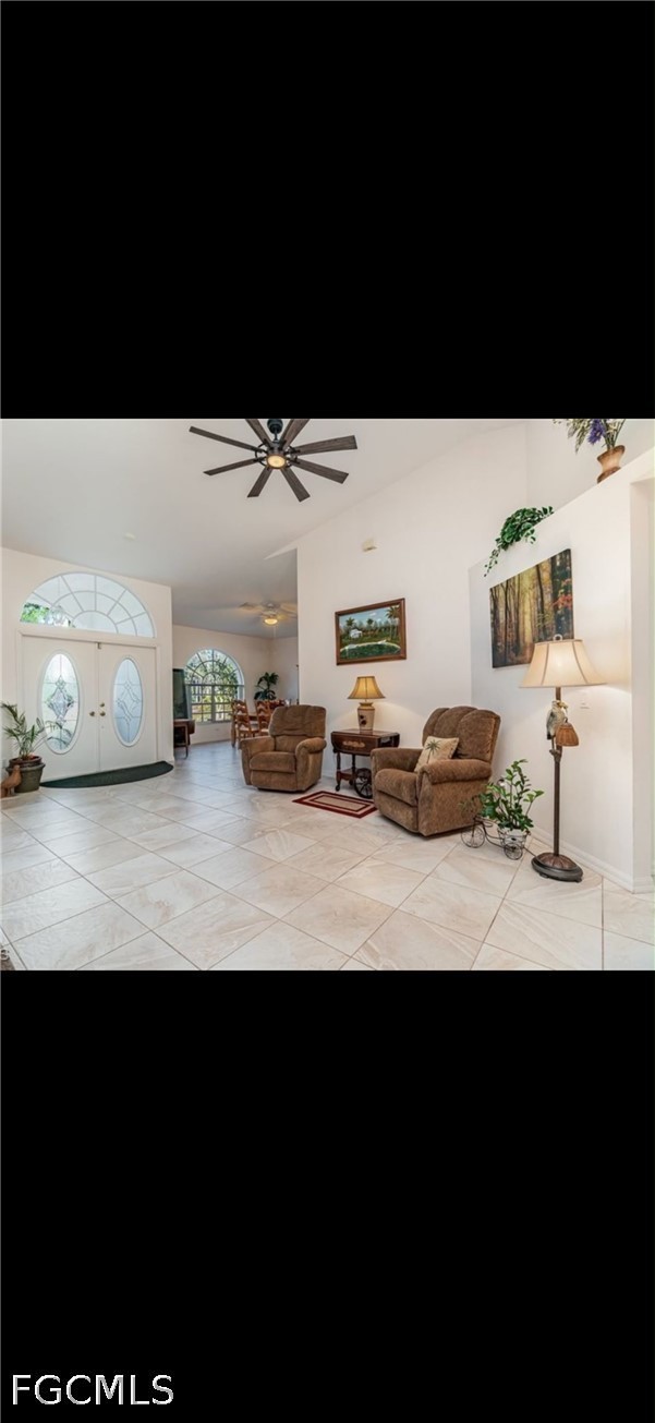 3 Bed SingleFamilyResidence for Sale in Fort Myers, photo 2