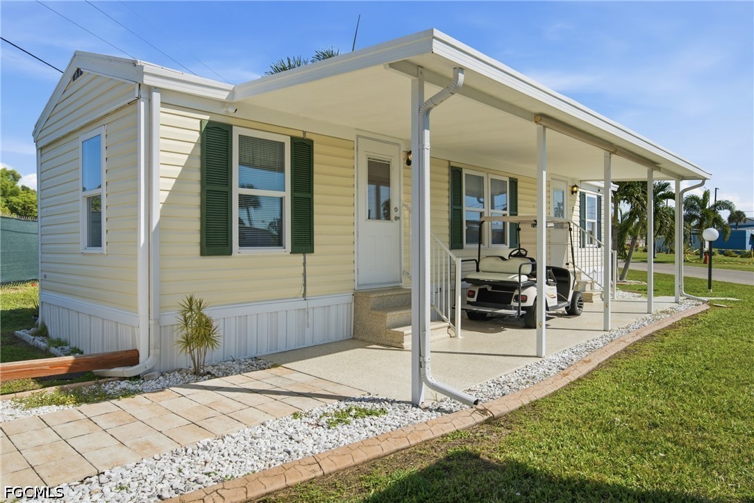 2 Bed ManufacturedHome for Sale in Fort Myers, photo 2