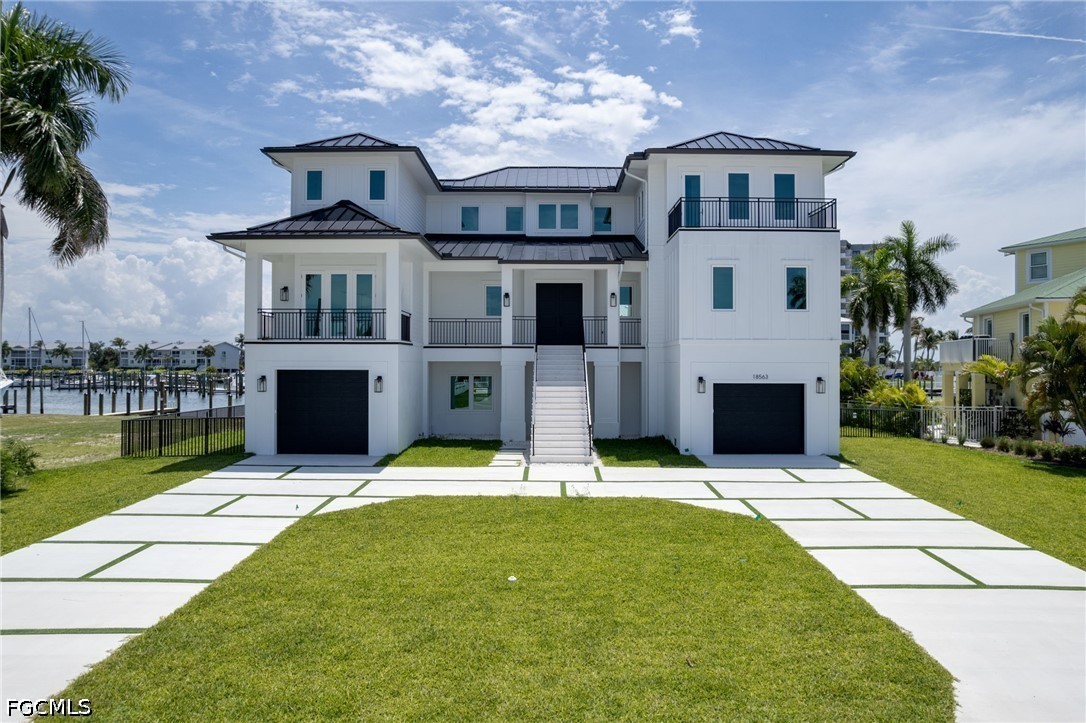 4 Bed Pool Home for Sale in Siesta Isles, photo 2