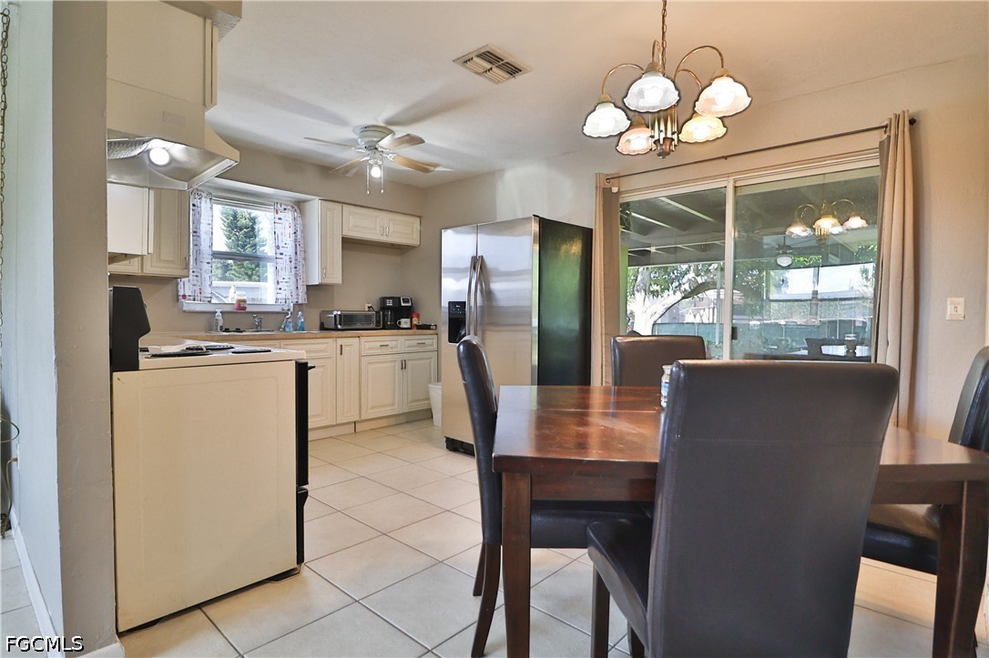 3 Bed SingleFamilyResidence for Sale in Morse Shores, photo 2