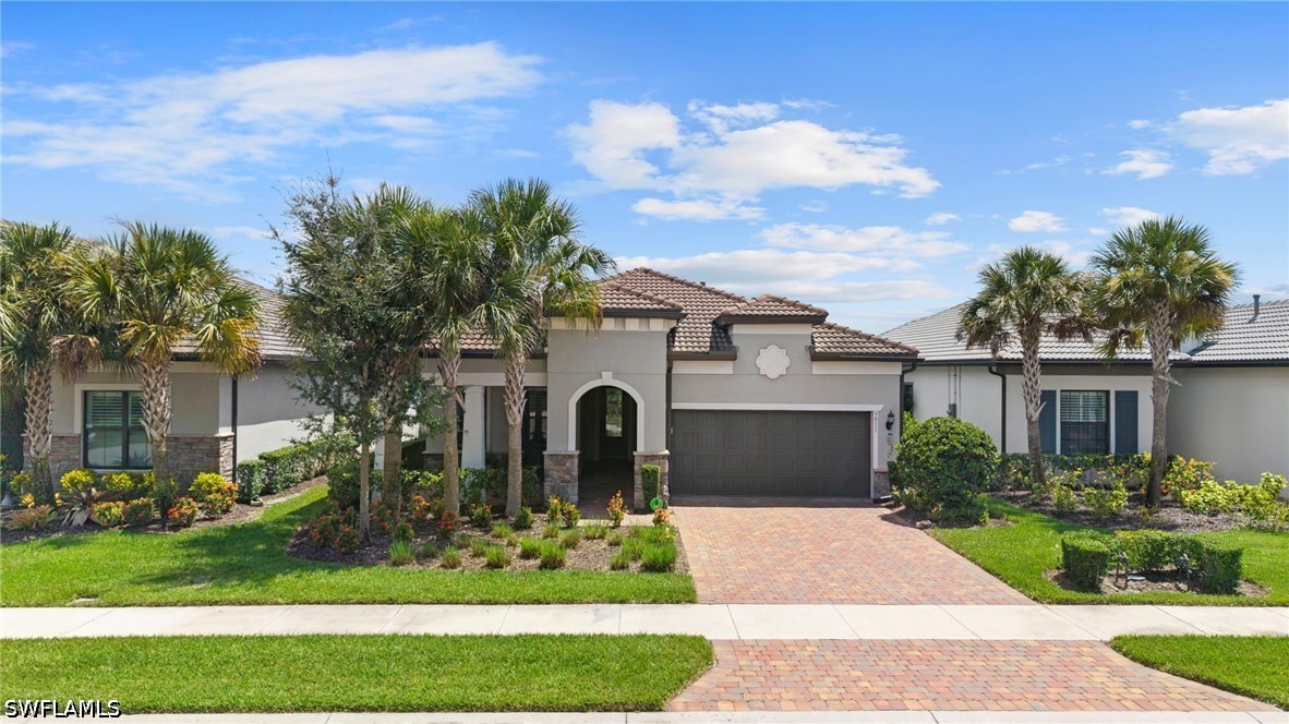 3 Bed Pool Home for Sale in Naples, photo 2