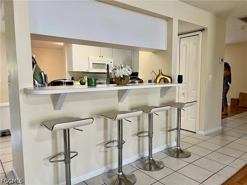 3 Bed SingleFamilyResidence for Sale in Cape Coral, photo 2
