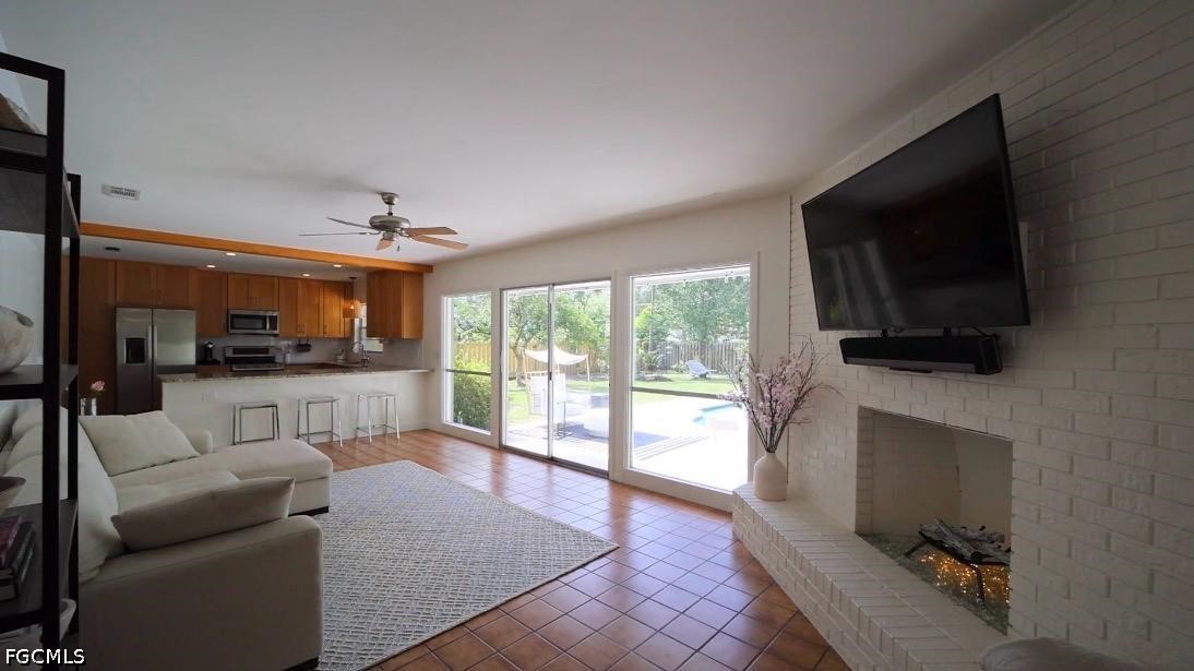 4 Bed Pool Home for Sale in Gainesville, photo 2