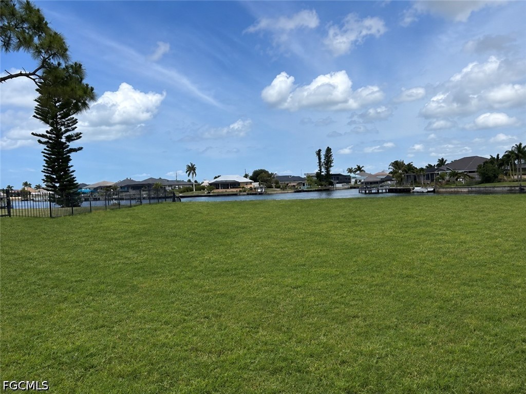Waterfront Home for Sale in Cape Coral, photo 2