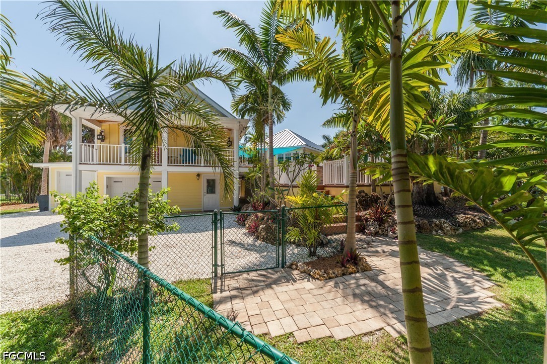 4 Bed Pool Home for Sale in Not Applicable, photo 2