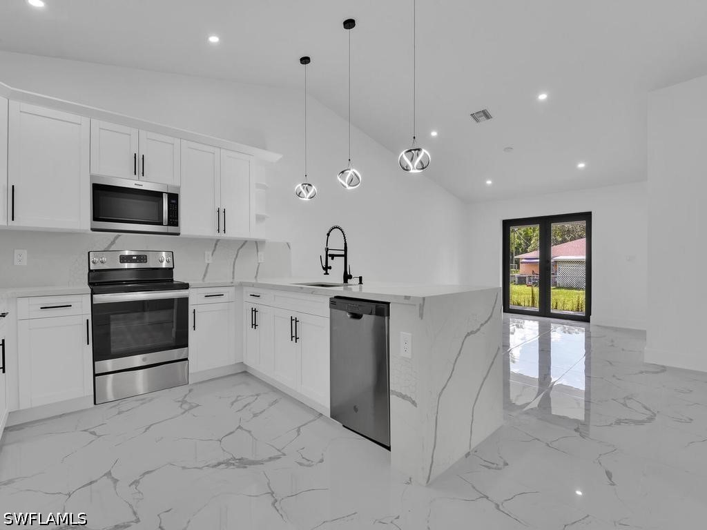 6 Bed Duplex for Sale in Lehigh Acres, photo 2