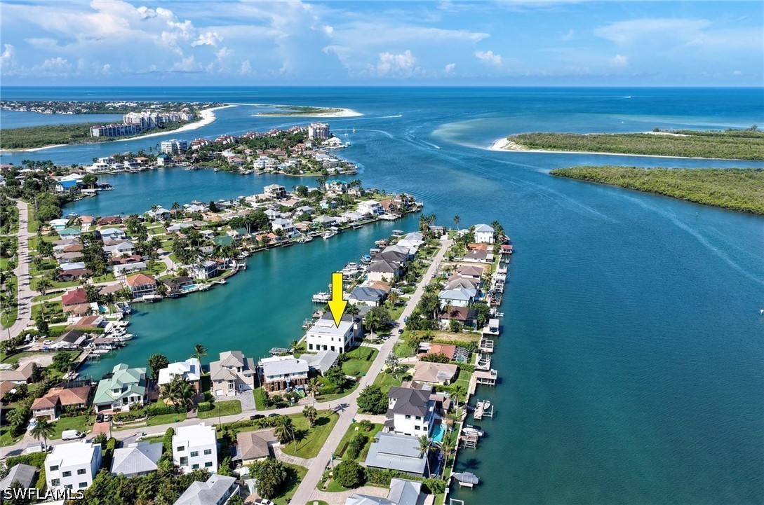 3 Bed Pool Home for Sale in Isles Of Capri, photo 2