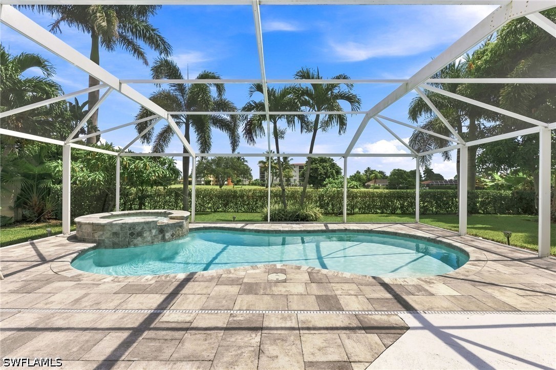 3 Bed Pool Home for Sale in Naples, photo 2