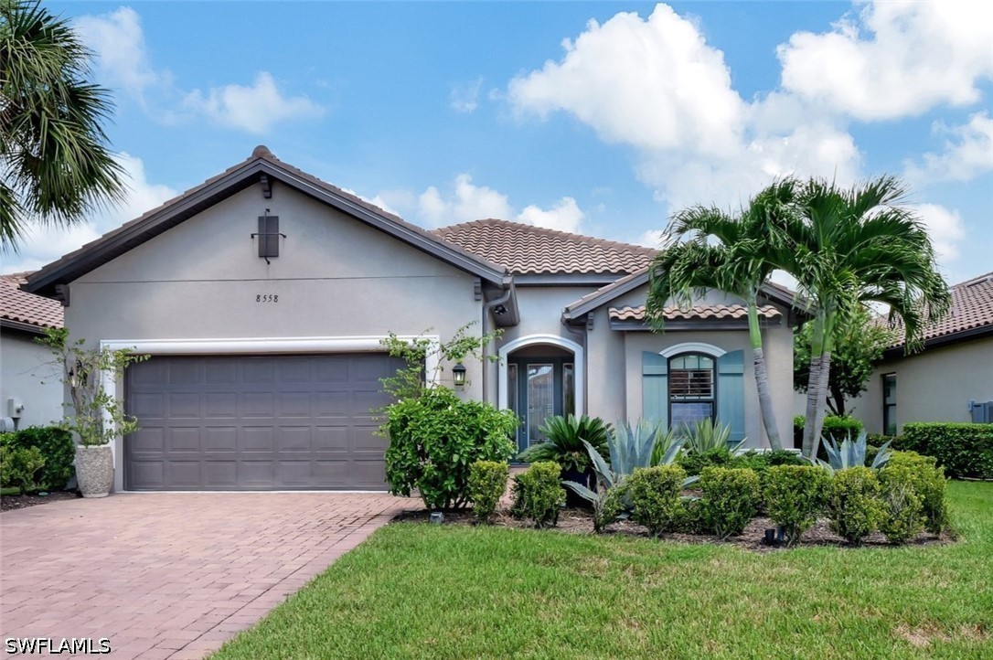 3 Bed Pool Home for Sale in Naples, photo 2