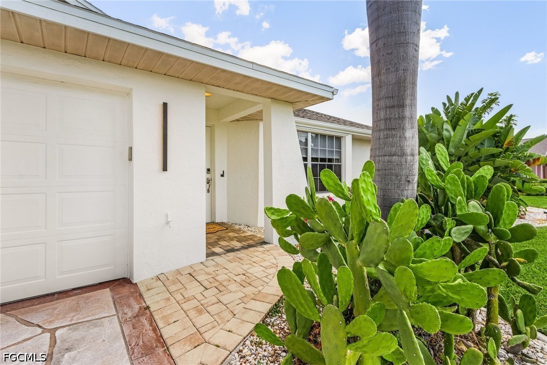 3 Bed Pool Home for Sale in Cape Coral, photo 2