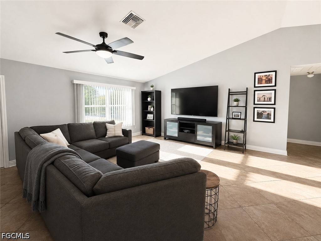 3 Bed SingleFamilyResidence for Sale in Fort Myers, photo 2