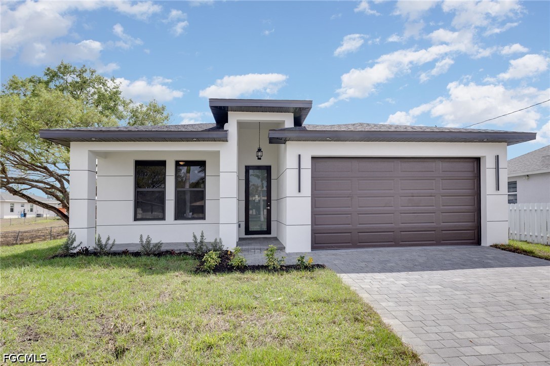 3 Bed SingleFamilyResidence for Sale in Lehigh Acres, photo 2
