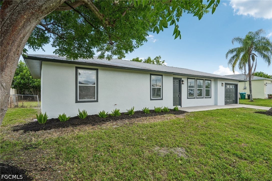3 Bed SingleFamilyResidence for Sale in Cape Coral, photo 2