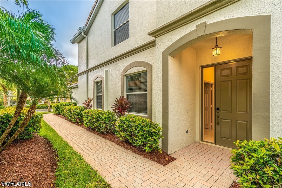 3 Bed Waterfront Home for Sale in Naples, photo 2