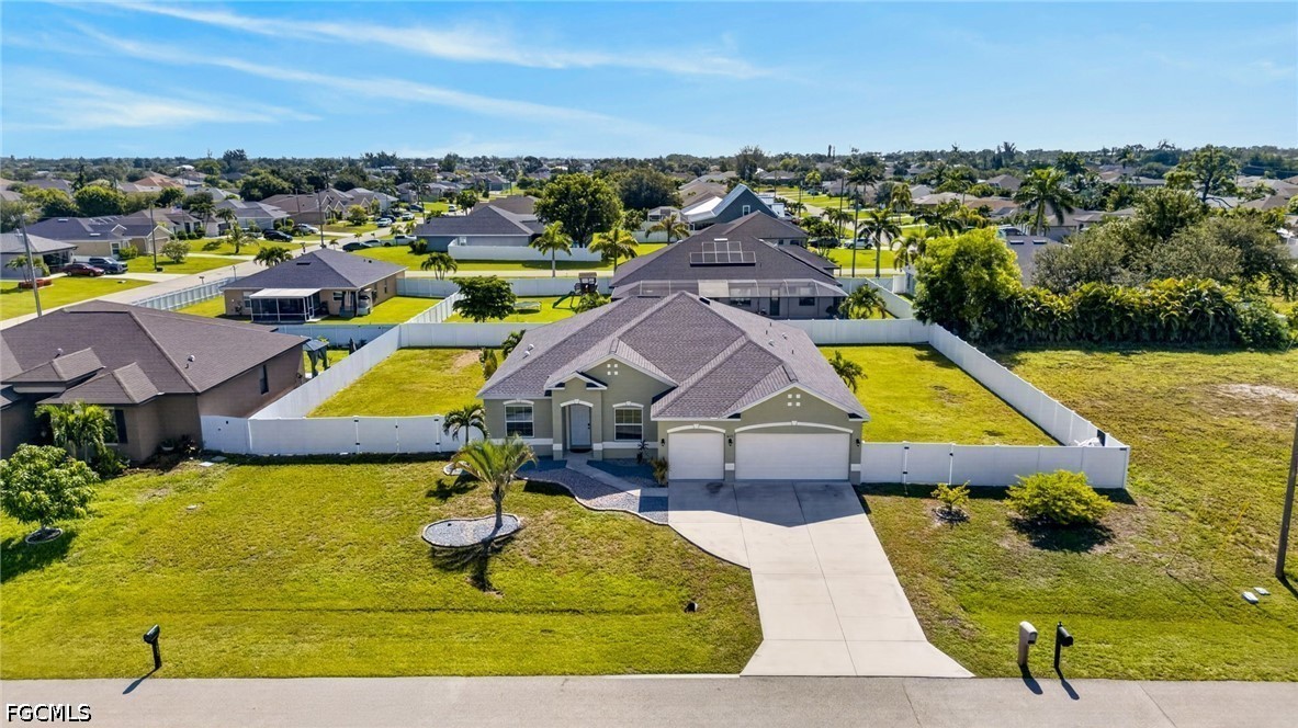 4 Bed SingleFamilyResidence for Sale in Cape Coral, photo 2