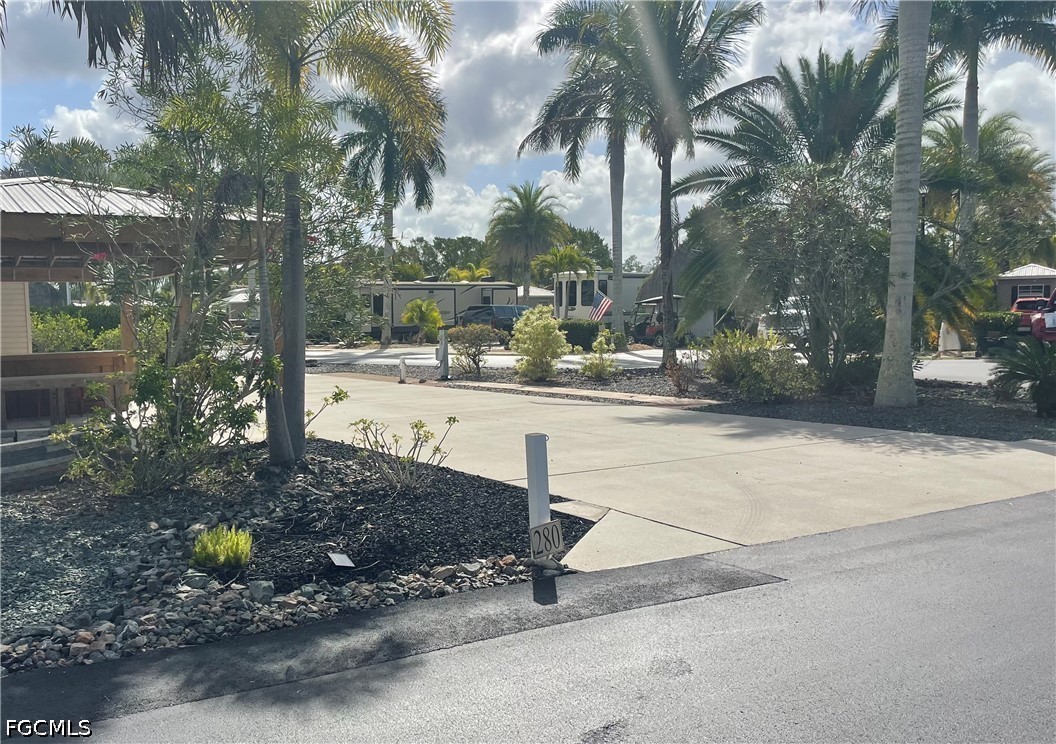 Residential for Sale in Fort Myers, photo 2