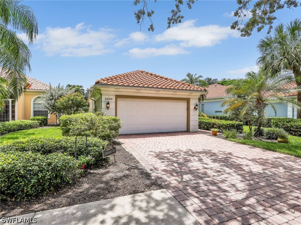 3 Bed Pool Home for Sale in Island Walk, photo 2