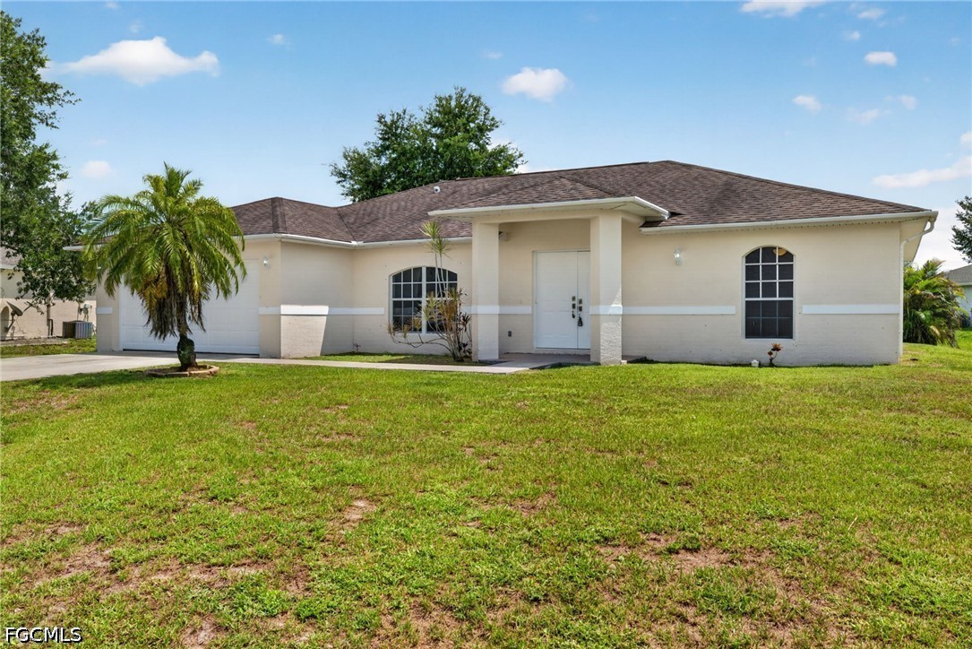 3 Bed SingleFamilyResidence for Sale in Lehigh Acres, photo 2