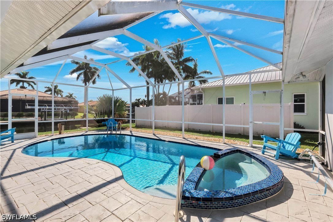 3 Bed Pool Home for Sale in Cape Coral, photo 2