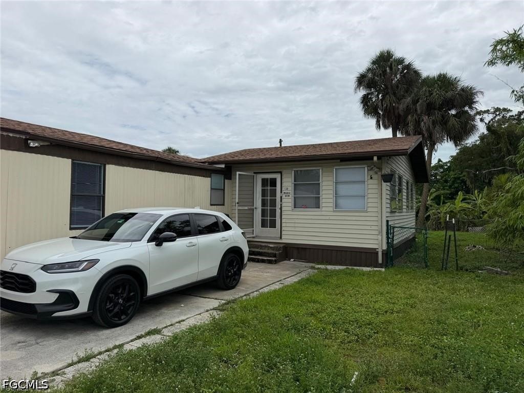 2 Bed Waterfront Home for Sale in Fort Myers Estates, photo 2