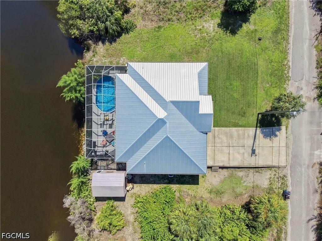 2 Bed Pool Home for Sale in St James City, photo 2
